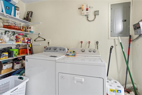 House in Cutler Bay, Florida 3 bedrooms, 104.52 sq.m. № 2087923 - photo 15