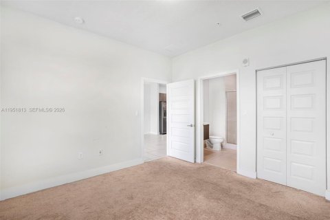 Condo in Doral, Florida, 2 bedrooms  № 2006286 - photo 14