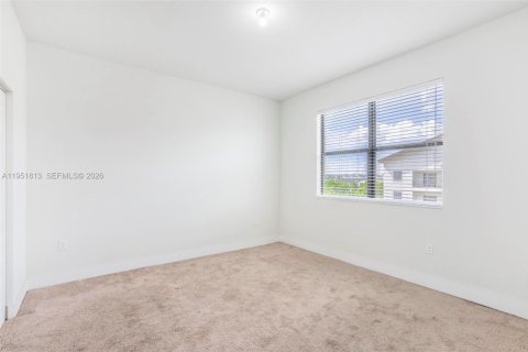 Condo in Doral, Florida, 2 bedrooms  № 2006286 - photo 13