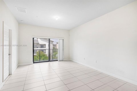 Condo in Doral, Florida, 2 bedrooms  № 2006286 - photo 7