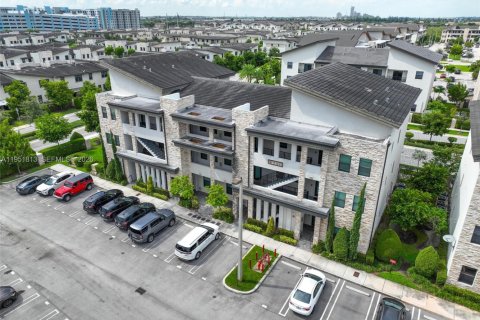 Condo in Doral, Florida, 2 bedrooms  № 2006286 - photo 24