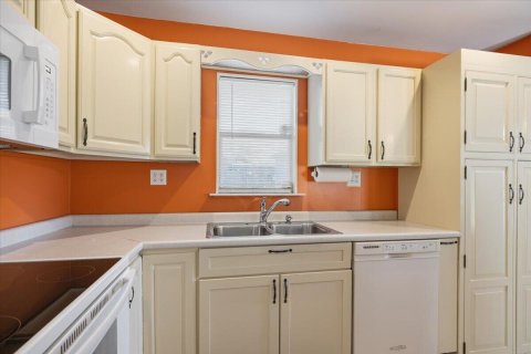 House in Vero Beach, Florida 3 bedrooms, 133.78 sq.m. № 2083414 - photo 11