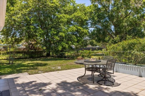 House in Vero Beach, Florida 3 bedrooms, 133.78 sq.m. № 2083414 - photo 25