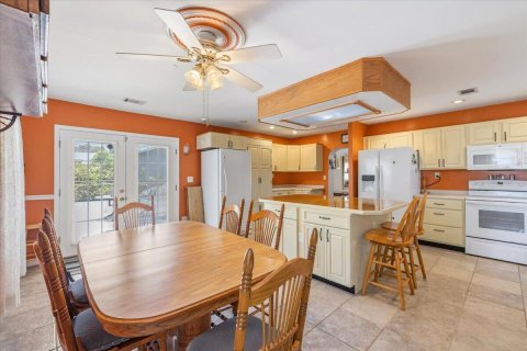 House in Vero Beach, Florida 3 bedrooms, 133.78 sq.m. № 2083414 - photo 9
