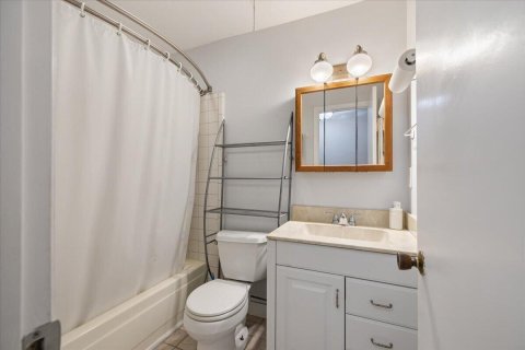 House in Vero Beach, Florida 3 bedrooms, 133.78 sq.m. № 2083414 - photo 17