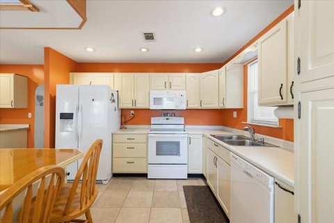 House in Vero Beach, Florida 3 bedrooms, 133.78 sq.m. № 2083414 - photo 8
