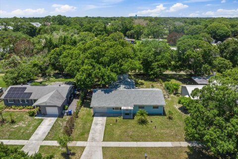 House in Vero Beach, Florida 3 bedrooms, 133.78 sq.m. № 2083414 - photo 30