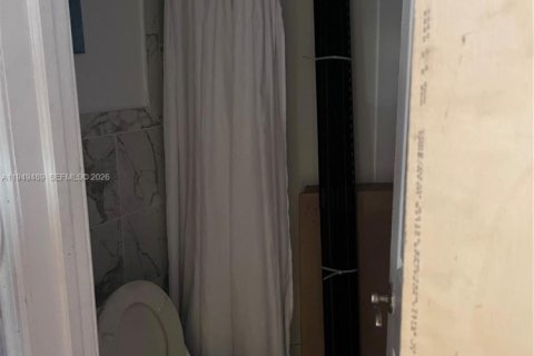 House in Miami, Florida 2 bedrooms, 119.38 sq.m. № 2007415 - photo 10