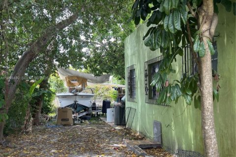 House in Miami, Florida 2 bedrooms, 119.38 sq.m. № 2007415 - photo 3