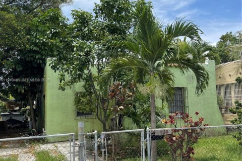 House in Miami, Florida 2 bedrooms, 119.38 sq.m. № 2007415