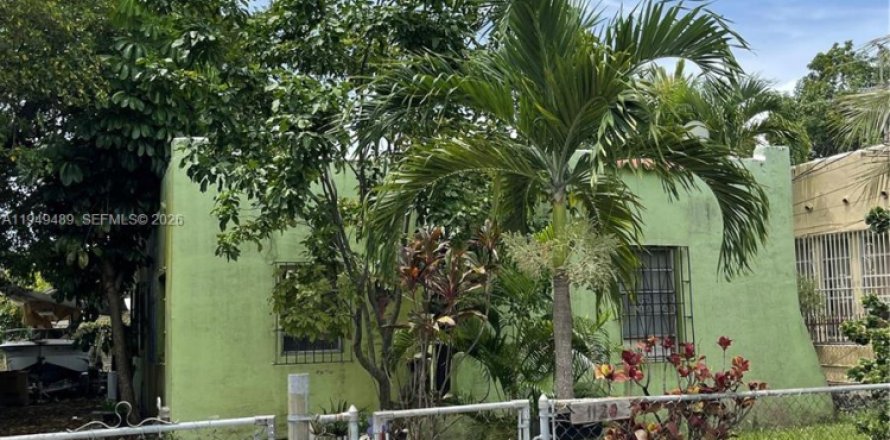 House in Miami, Florida 2 bedrooms, 119.38 sq.m. № 2007415