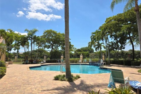 Condo in West Palm Beach, Florida, 2 bedrooms  № 2075973 - photo 17