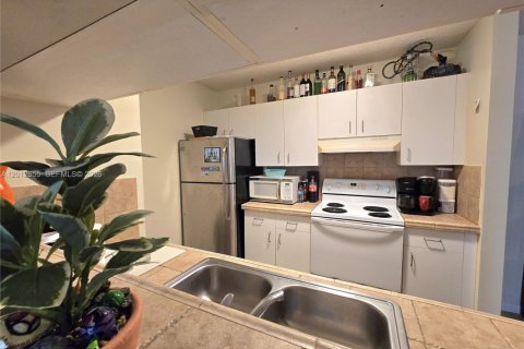 Condo in West Palm Beach, Florida, 2 bedrooms  № 2075973 - photo 4