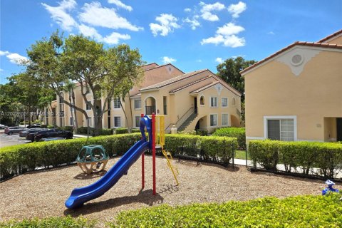 Condo in West Palm Beach, Florida, 2 bedrooms  № 2075973 - photo 11