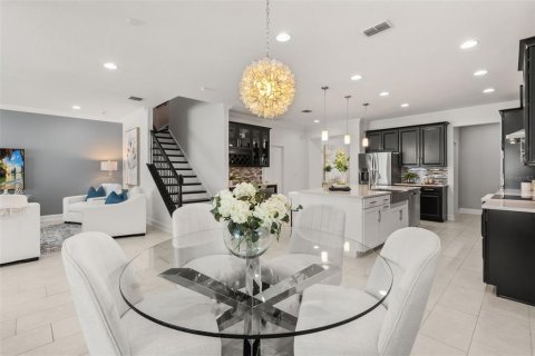 House in Winter Garden, Florida 5 bedrooms, 384.52 sq.m. № 2225498 - photo 29