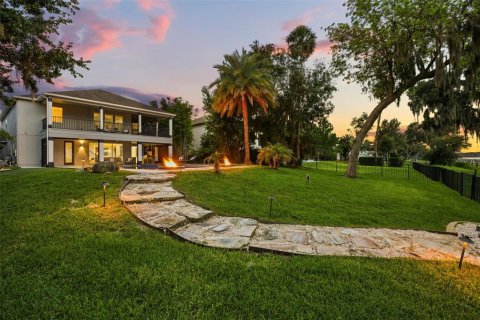 House in Winter Garden, Florida 5 bedrooms, 384.52 sq.m. № 2225498 - photo 23