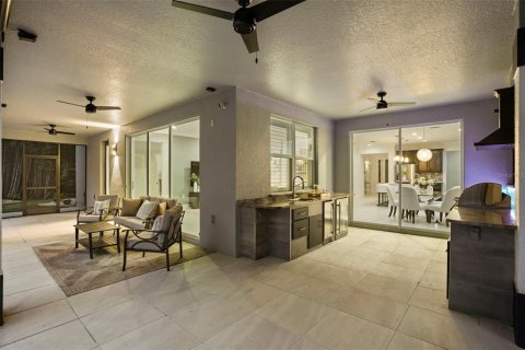 House in Winter Garden, Florida 5 bedrooms, 384.52 sq.m. № 2225498 - photo 7