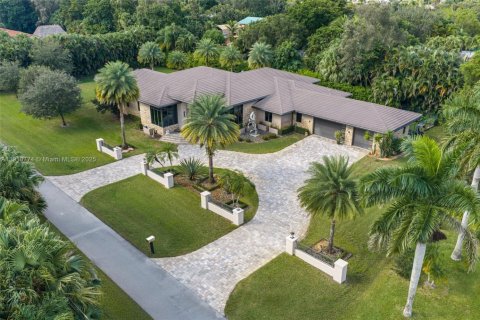 Casa en venta en Plantation, Florida, 4 dormitorios, 404.12 m2 № 1966906 - foto 1