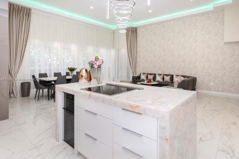 Купить кондоминиум в Халландейл-Бич, Флорида 2 спальни, 165.55м2, № 1985084 - фото 21