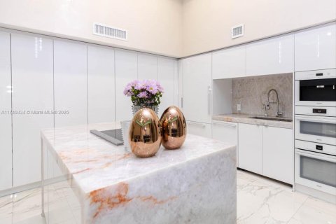 Купить кондоминиум в Халландейл-Бич, Флорида 2 спальни, 165.55м2, № 1985084 - фото 17