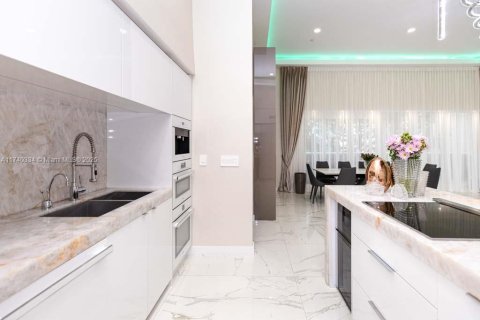 Купить кондоминиум в Халландейл-Бич, Флорида 2 спальни, 165.55м2, № 1985084 - фото 19