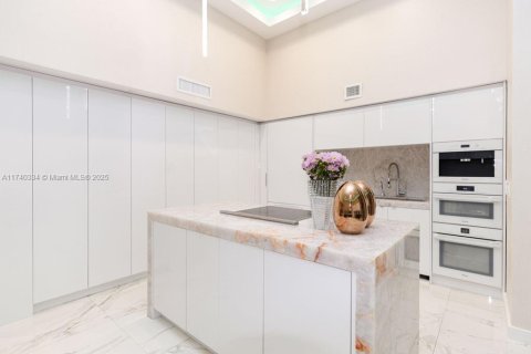 Купить кондоминиум в Халландейл-Бич, Флорида 2 спальни, 165.55м2, № 1985084 - фото 15