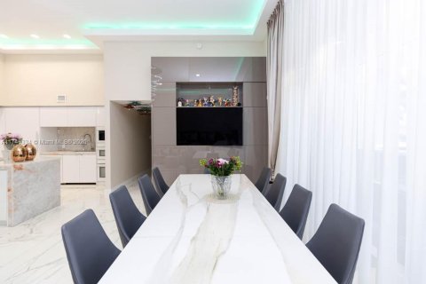 Купить кондоминиум в Халландейл-Бич, Флорида 2 спальни, 165.55м2, № 1985084 - фото 10