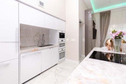 Купить кондоминиум в Халландейл-Бич, Флорида 2 спальни, 165.55м2, № 1985084 - фото 24