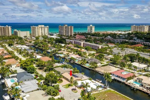 Casa en venta en Lauderdale-by-the-Sea, Florida, 3 dormitorios, 190.08 m2 № 656468 - foto 1