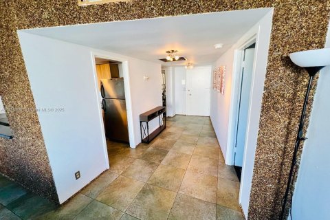 Купить кондоминиум в Майами-Бич, Флорида 1 спальня, 93.18м2, № 1984920 - фото 28