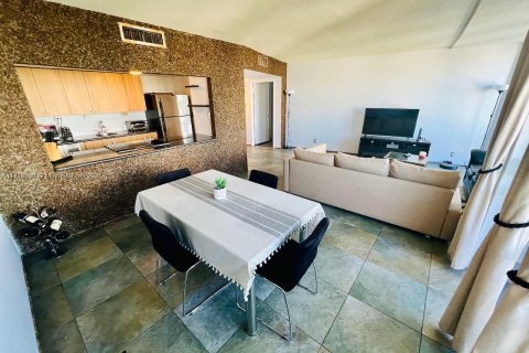 Купить кондоминиум в Майами-Бич, Флорида 1 спальня, 93.18м2, № 1984920 - фото 3