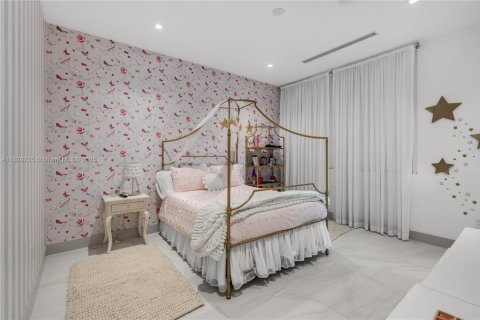 House in Doral, Florida 5 bedrooms, 377.83 sq.m. № 1779304 - photo 23