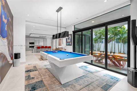 House in Doral, Florida 5 bedrooms, 377.83 sq.m. № 1779304 - photo 17