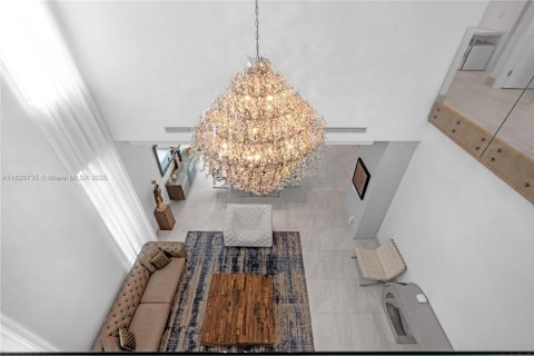 House in Doral, Florida 5 bedrooms, 377.83 sq.m. № 1779304 - photo 22
