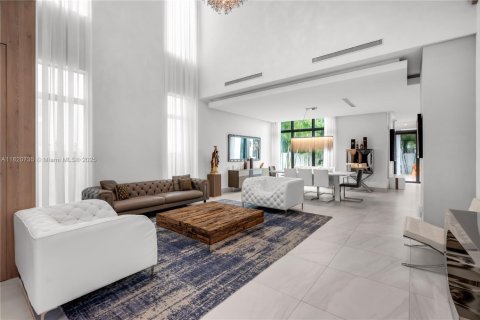 House in Doral, Florida 5 bedrooms, 377.83 sq.m. № 1779304 - photo 2