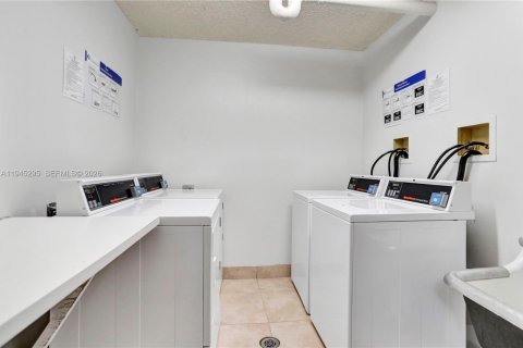 Copropriété à vendre à Aventura, Floride: 2 chambres, 113.34 m2 № 2003123 - photo 25