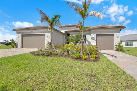 House in Port St. Lucie, Florida 3 bedrooms, 247.86 sq.m. № 2272572 - photo 3