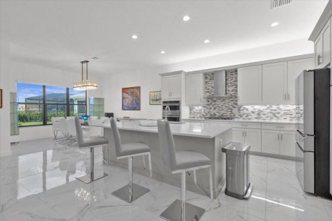 House in Port St. Lucie, Florida 3 bedrooms, 247.86 sq.m. № 2272572 - photo 11