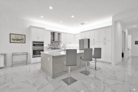 House in Port St. Lucie, Florida 3 bedrooms, 247.86 sq.m. № 2272572 - photo 12