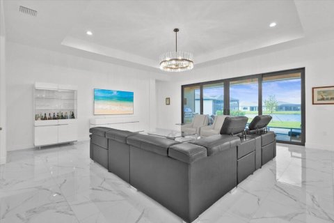 House in Port St. Lucie, Florida 3 bedrooms, 247.86 sq.m. № 2272572 - photo 8