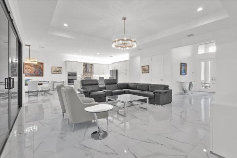 House in Port St. Lucie, Florida 3 bedrooms, 247.86 sq.m. № 2272572 - photo 10