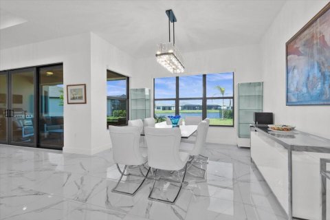 House in Port St. Lucie, Florida 3 bedrooms, 247.86 sq.m. № 2272572 - photo 19
