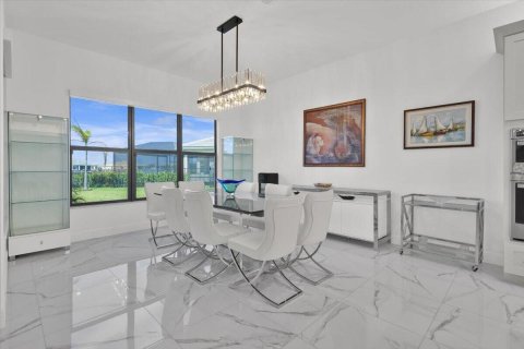 House in Port St. Lucie, Florida 3 bedrooms, 247.86 sq.m. № 2272572 - photo 18