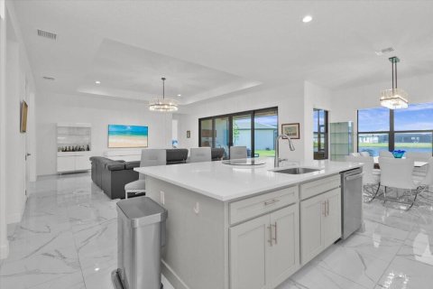 House in Port St. Lucie, Florida 3 bedrooms, 247.86 sq.m. № 2272572 - photo 17