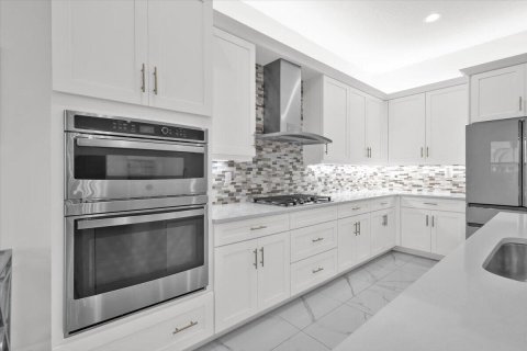 House in Port St. Lucie, Florida 3 bedrooms, 247.86 sq.m. № 2272572 - photo 14