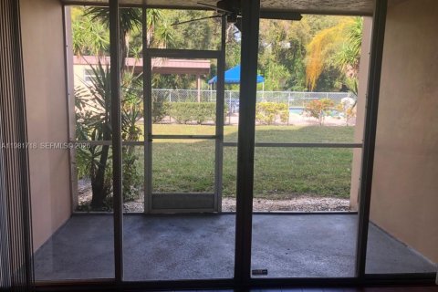 Condo in Davie, Florida, 2 bedrooms  № 2043010 - photo 21