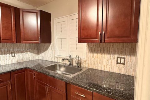 Condo in Davie, Florida, 2 bedrooms  № 2043010 - photo 16