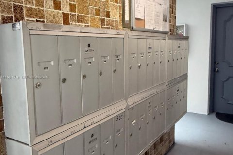 Condo in Davie, Florida, 2 bedrooms  № 2043010 - photo 20