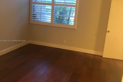 Condo in Davie, Florida, 2 bedrooms  № 2043010 - photo 2