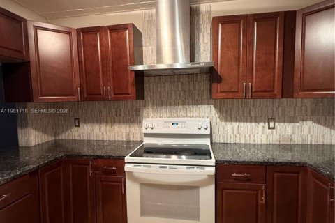 Condo in Davie, Florida, 2 bedrooms  № 2043010 - photo 15